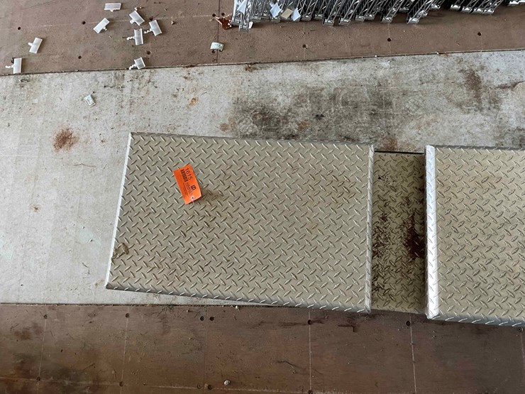 #1615-•-tractor-supply-diamond-plate-tool-box-image-4