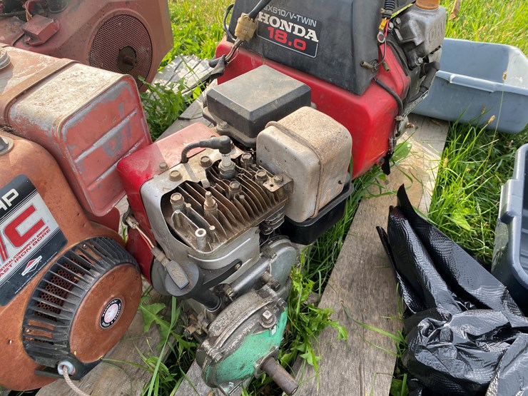 #1667-•-(4)-small-engines-&-gas-powered-pump-image-8