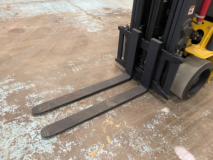 #5559-•-2017-yale-glc070-lp-forklift-image-9