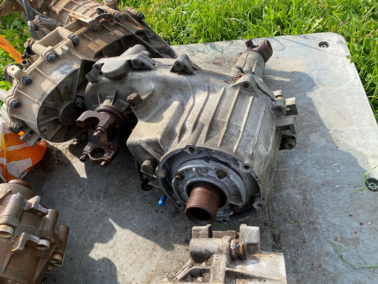 #1661-•-(4)-vehicle-transfer-cases-image-5