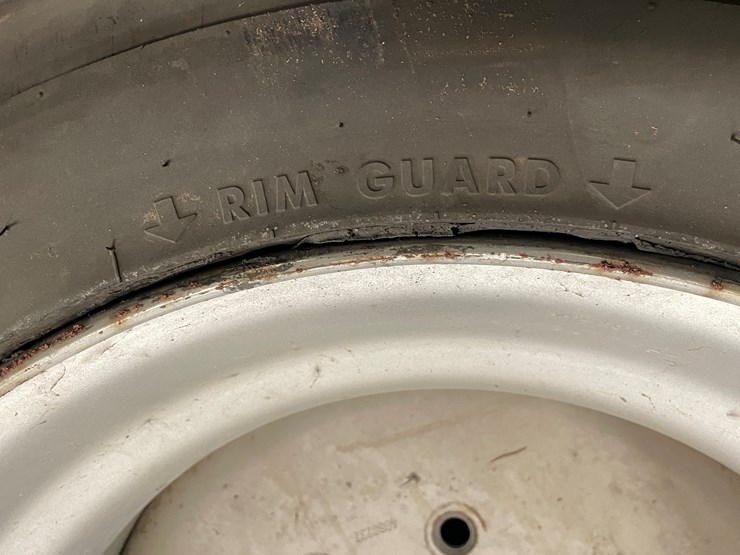 #7226-•-(4)-turf-tires-on-9-bolt-rims-image-15