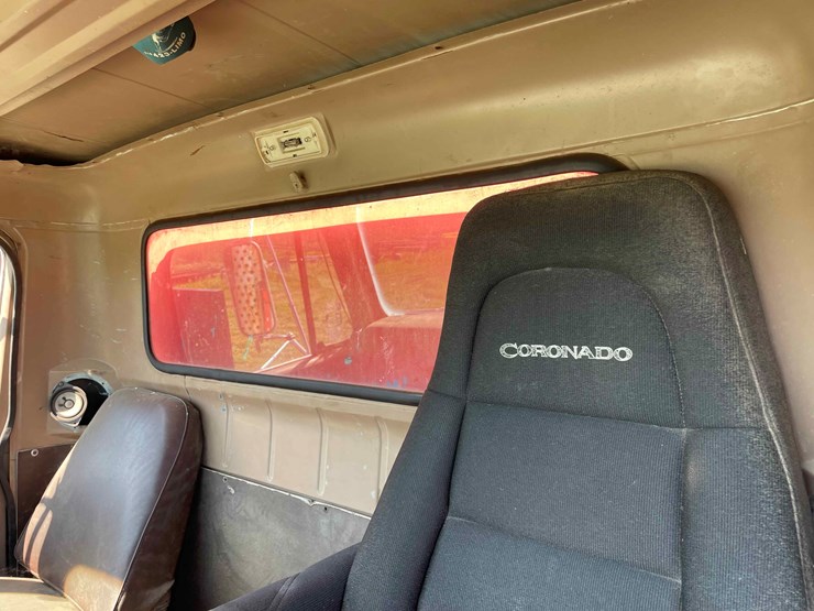 1982-international-dt466-image-99