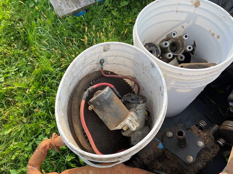 #1666-•-(5)-small-engines-&-various-parts-image-9