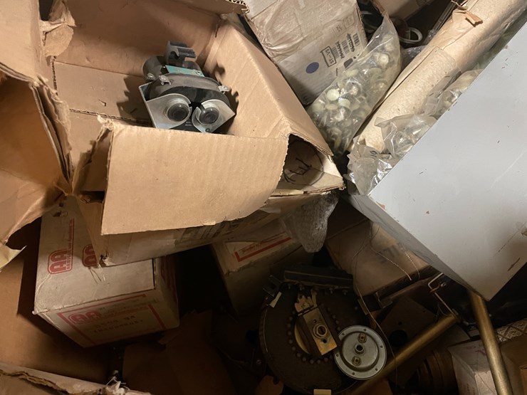 #7258-•-assorted-electrical-parts-and-supplies-image-5