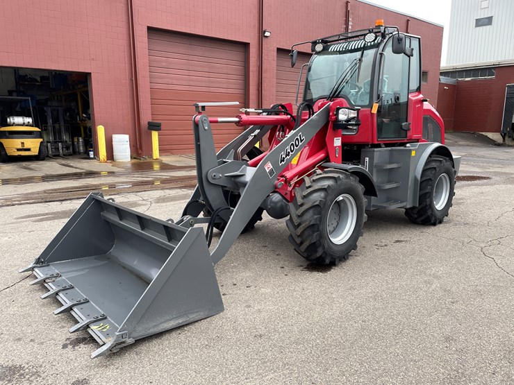 #5502-•-2024-magnum-4400l-wheel-loader-image-1