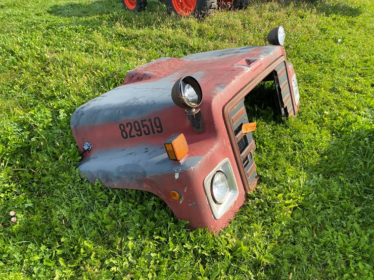 #1651-•-international-truck-hood-image-4