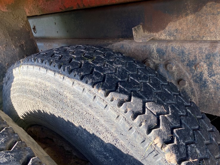 1982-international-dt466-image-22