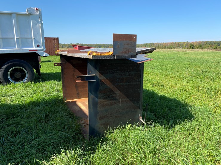 international-4900-image-5