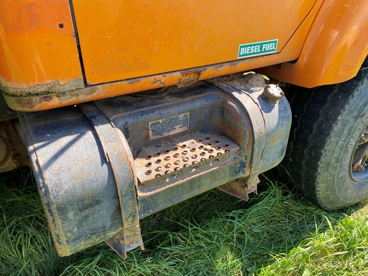 international-4900-image-34