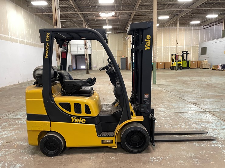#5559-•-2017-yale-glc070-lp-forklift-image-4