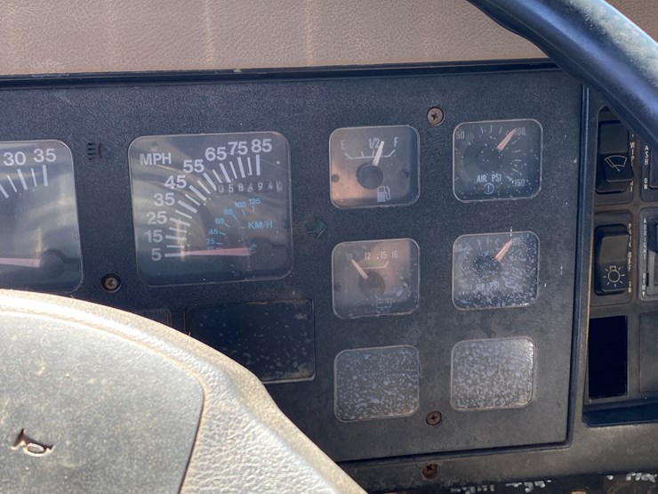 international-4900-image-50