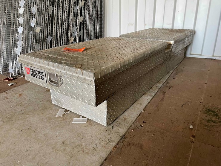 #1615-•-tractor-supply-diamond-plate-tool-box-image-3