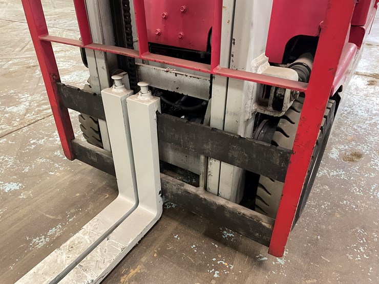 #5568-•-toyota-7-runner-1,500-lbs.-electric-forklift-image-11