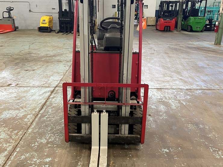 #5568-•-toyota-7-runner-1,500-lbs.-electric-forklift-image-2