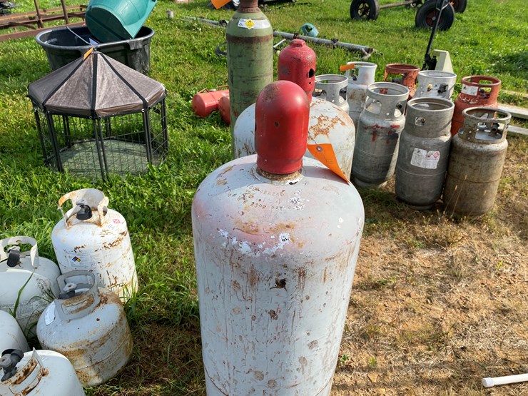 #1674-•-(2)-large-steel-propane-tanks-image-3