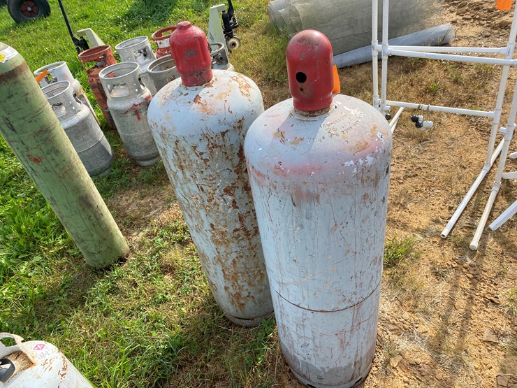 #1674-•-(2)-large-steel-propane-tanks-image-4