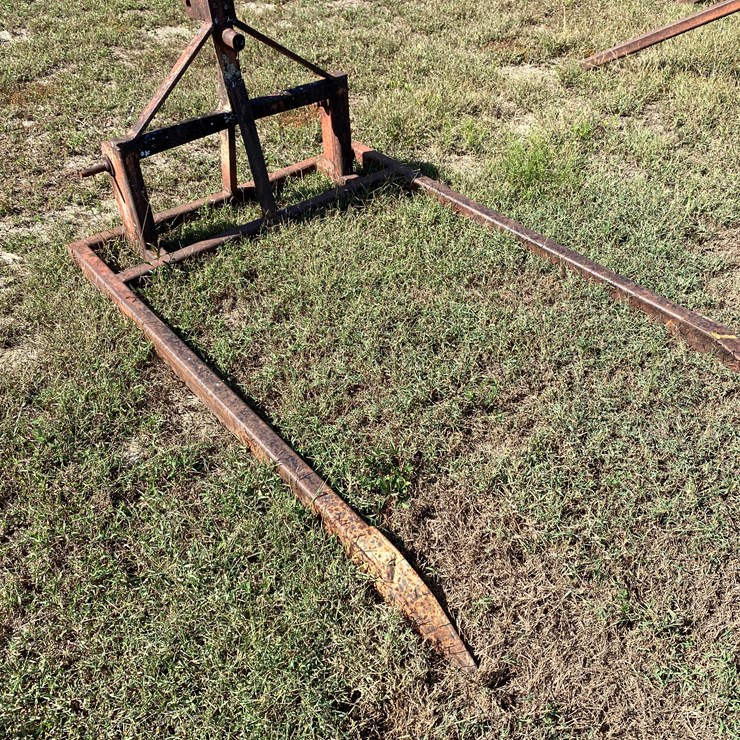 #42 • #128 • 3 Point Hay Fork