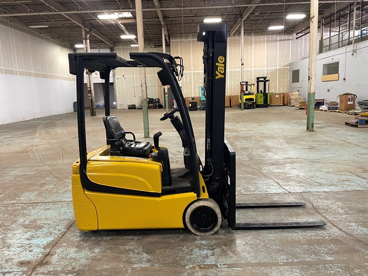 #5565-•-2020-yale-erp040-electric-forklift-image-4