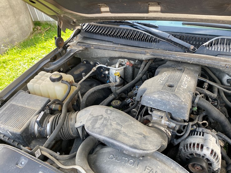 #1604-•-2000-chevy-silverado-1500-regular-cab-4x4-plow-truck-(no-title)-image-30