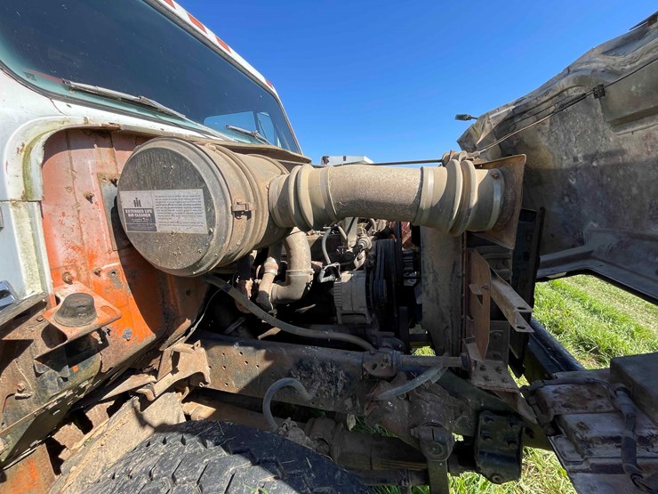 1982-international-dt466-image-110