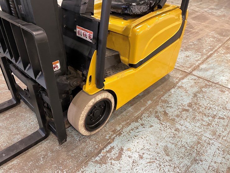 #5565-•-2020-yale-erp040-electric-forklift-image-14