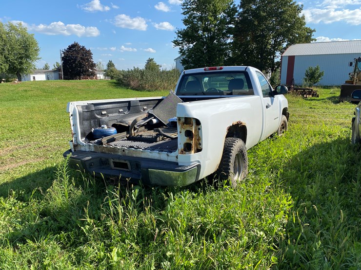 #1598-•-2010-chevy-silverado-1500-regular-cab-pickup-truck-(no-title)-image-5