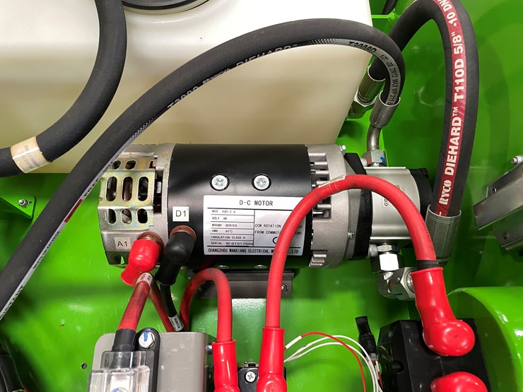 #5551-•-fronteq-fs6332tl-track-drive-scissor-lift-with-outriggers-image-19