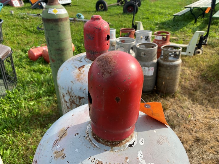 #1674-•-(2)-large-steel-propane-tanks-image-7
