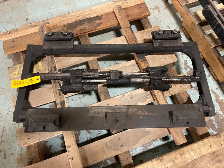 #7203-•-forklift-side-shift-plate-image-2