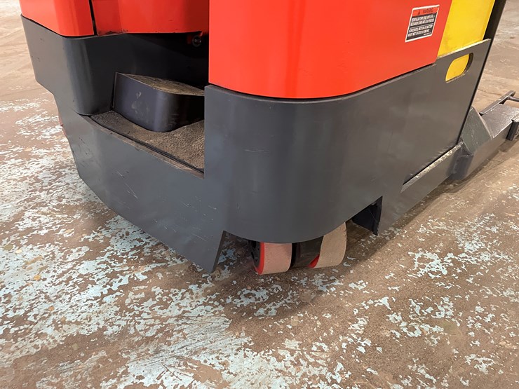 #5566-•-toyota-7bru18-ride-on-electric-reach-forklift-image-23