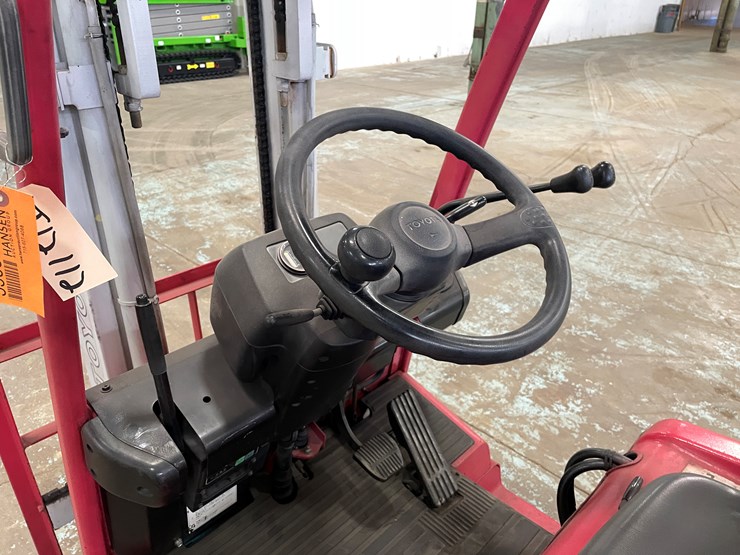 #5568-•-toyota-7-runner-1,500-lbs.-electric-forklift-image-38