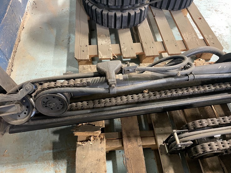 #7240-•-caterpillar-forklift-mast-image-6