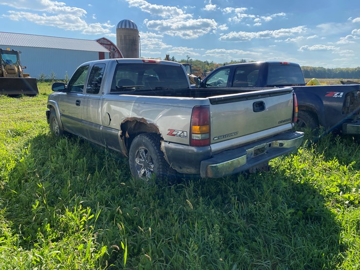 #1599-•-2000-chevy-silverado-1500-extended-cab-pickup-truck-(has-wi-title)-image-4