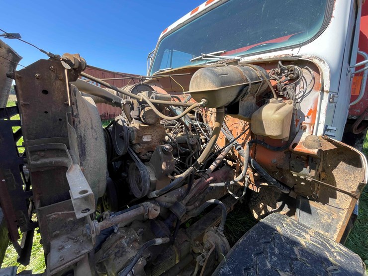 1982-international-dt466-image-105