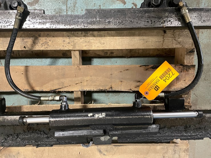 #7204-•-forklift-side-shift-plate-image-4