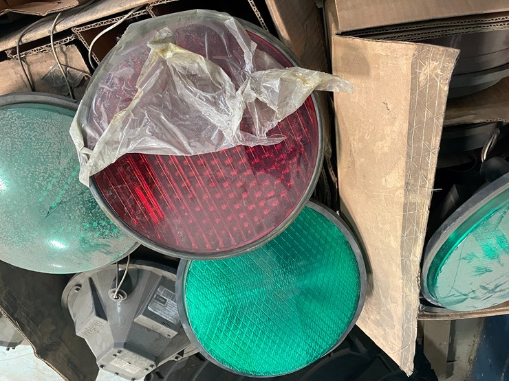 #7229-•-dialight-traffic-light-signals-image-6