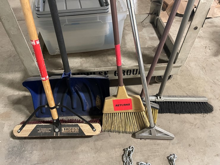 #7256-•-rolling-carts,-handled-tools,-rubber-gloves-and-more-image-11
