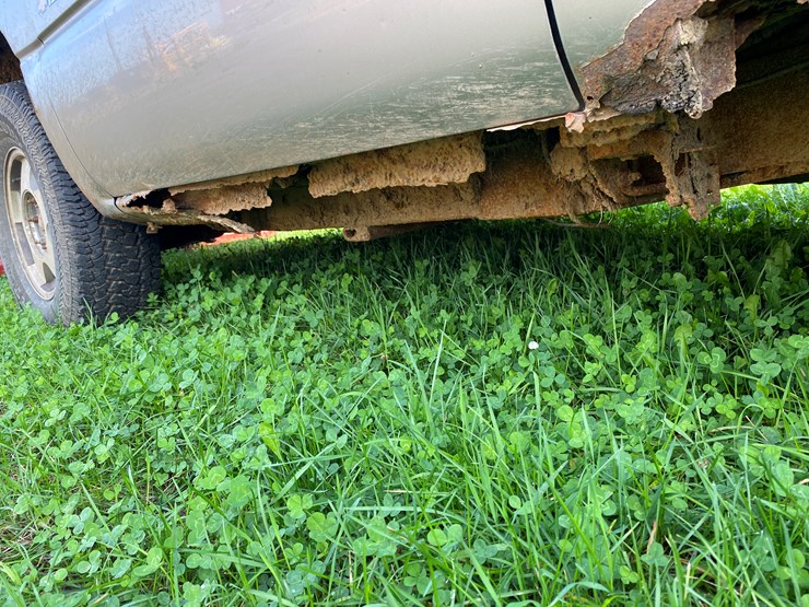 #1604-•-2000-chevy-silverado-1500-regular-cab-4x4-plow-truck-(no-title)-image-14