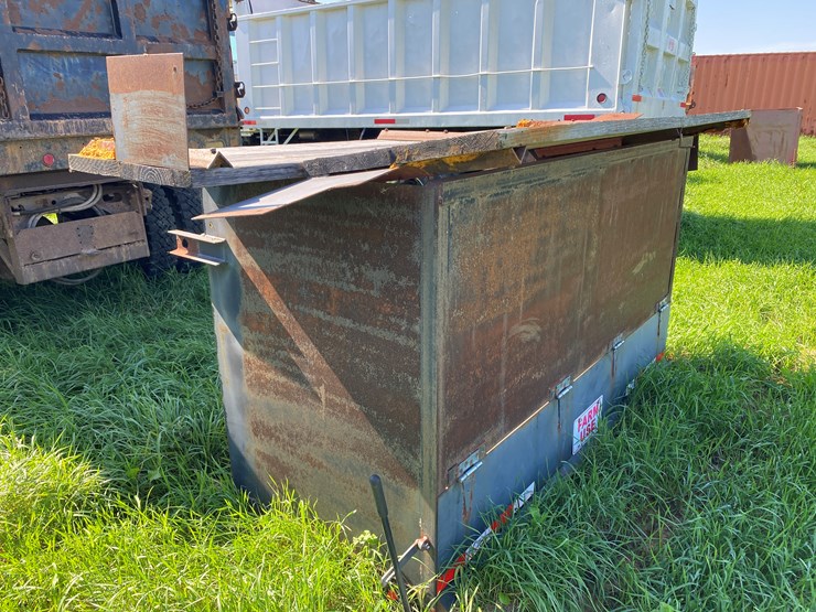 international-4900-image-7