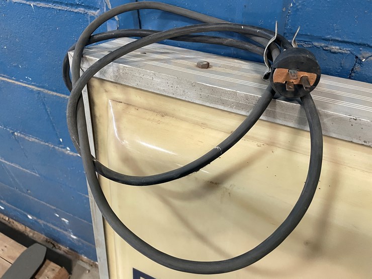 #7230-•-nissan-forklift-lighted-sign-image-4