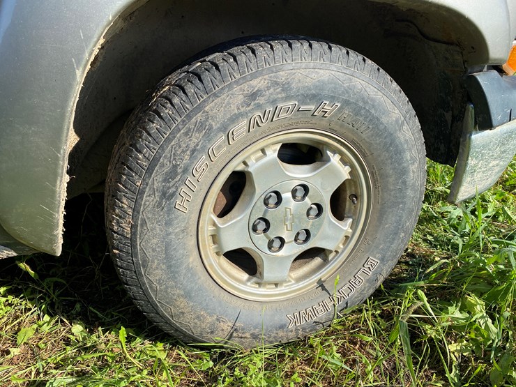 #1599-•-2000-chevy-silverado-1500-extended-cab-pickup-truck-(has-wi-title)-image-37