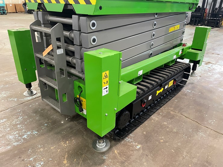 #5551-•-fronteq-fs6332tl-track-drive-scissor-lift-with-outriggers-image-40