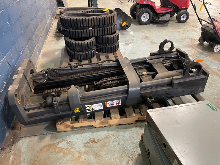 #7240-•-caterpillar-forklift-mast-image-9