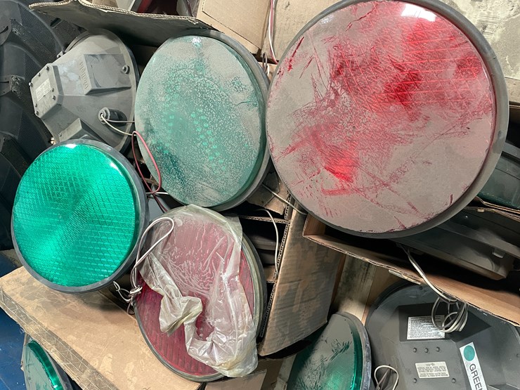 #7229-•-dialight-traffic-light-signals-image-5