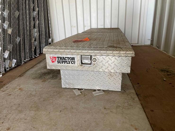 #1615-•-tractor-supply-diamond-plate-tool-box-image-2
