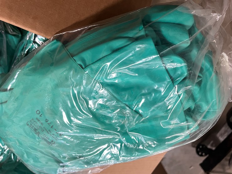 #7256-•-rolling-carts,-handled-tools,-rubber-gloves-and-more-image-6