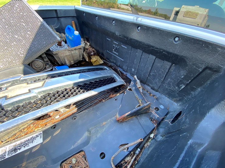 #1598-•-2010-chevy-silverado-1500-regular-cab-pickup-truck-(no-title)-image-27