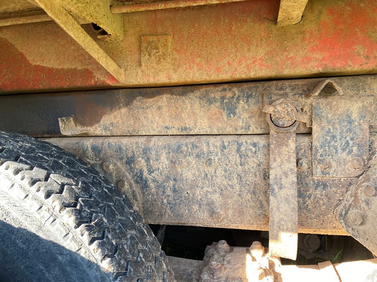 1982-international-dt466-image-24