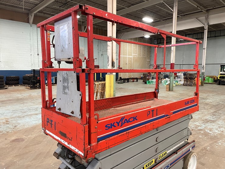 #5553-•-skyjack-sj226-scissor-lift-image-9