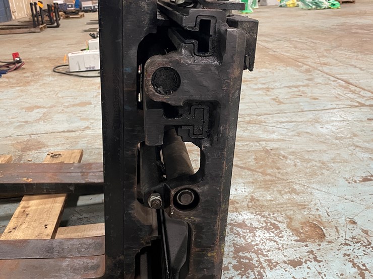 #5570-•-cascade-forklift-attachment-image-11